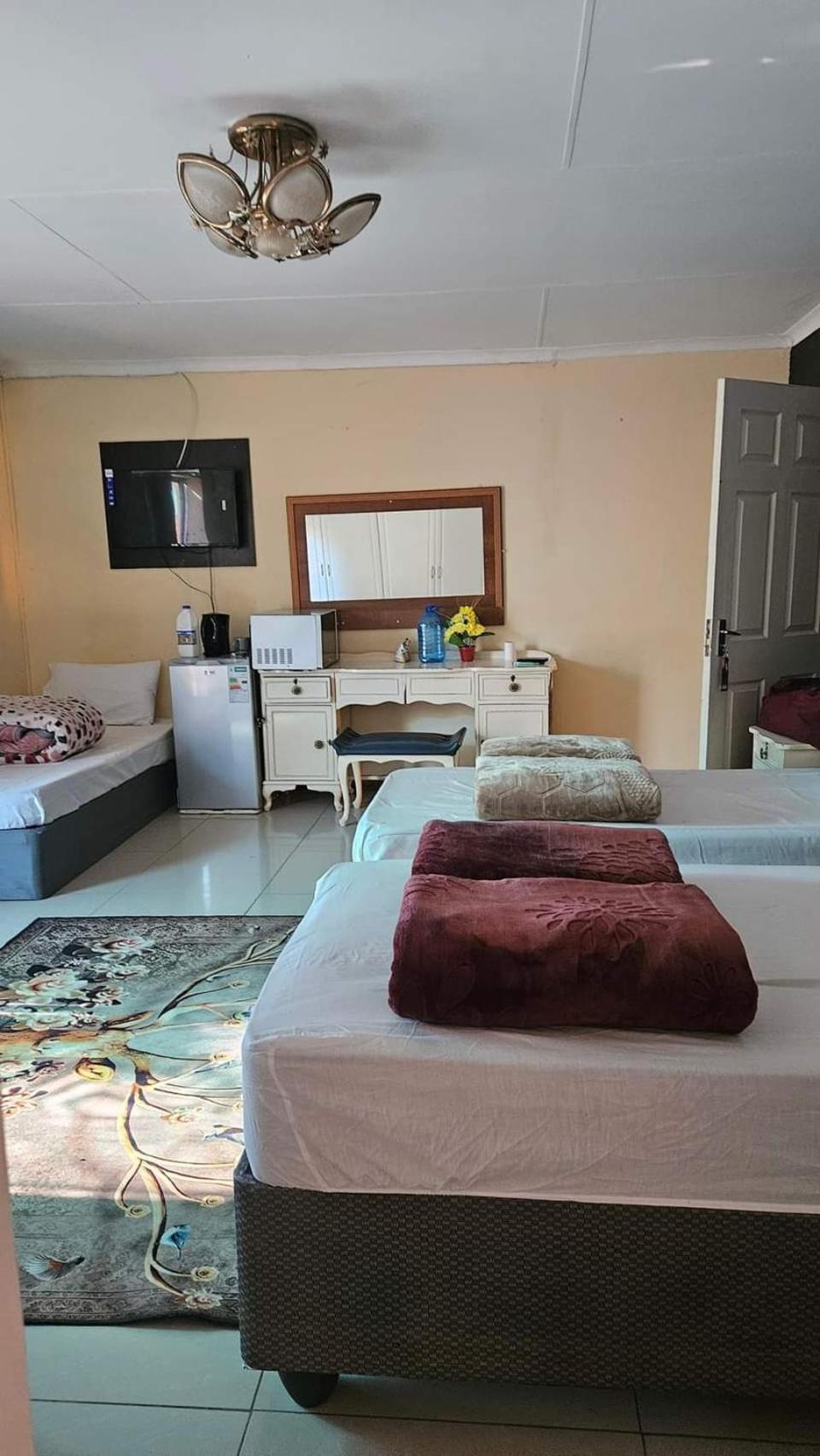 Goodlife Guest House In มาฮิเคง ภายนอก รูปภาพ