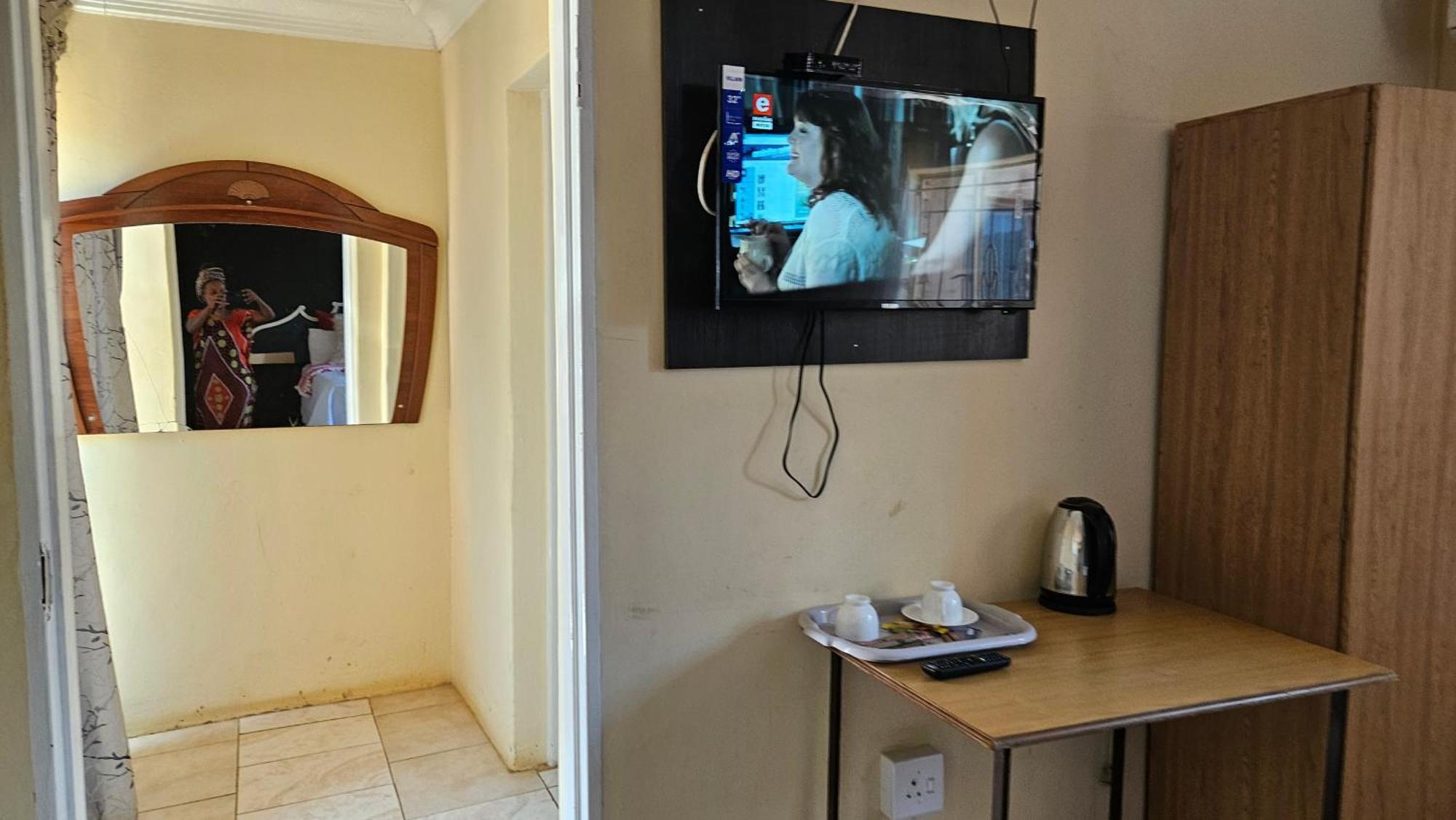 Goodlife Guest House In มาฮิเคง ภายนอก รูปภาพ